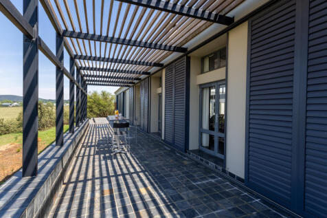 Open front patio .... what views !!