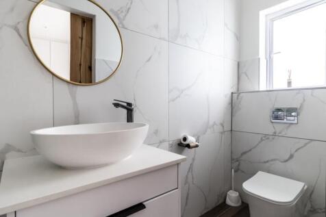 BEDROOM 2 EN-SUITE