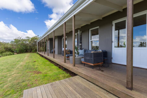 Front patio ... views !