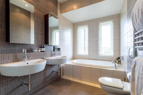 MES - full spacious bath room