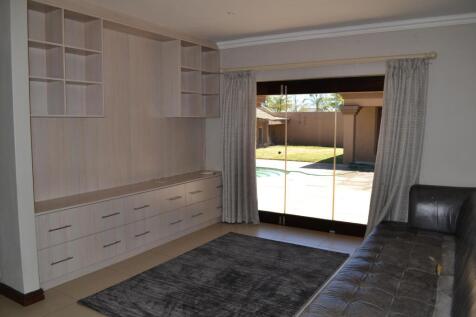 LOUNGE 2 - LEFT WING