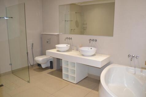 BATHROOM  1 - LEFT WING