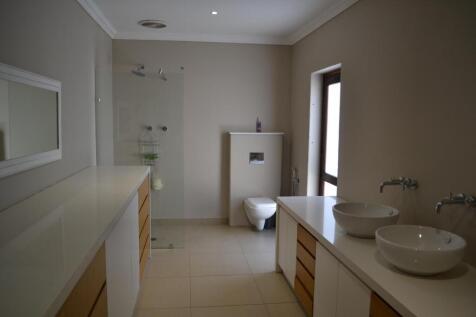 BATHROOM 2 - LEFT WING