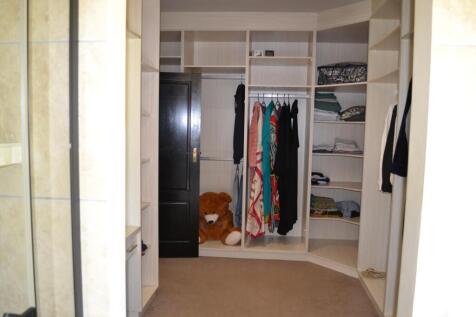 WALK IN CUPBOARD - BEDROOM 6