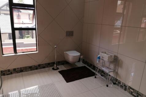 Main En-suite Bathroom