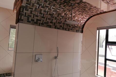 Main En-suite Bathroom