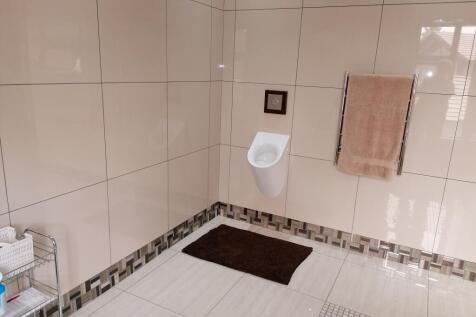 Main En-suite Bathroom