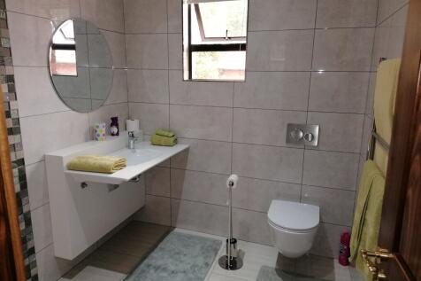 Bedrom 2 - En-suite Bathroom