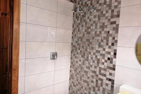 Bedrom 2 - En-suite Bathroom