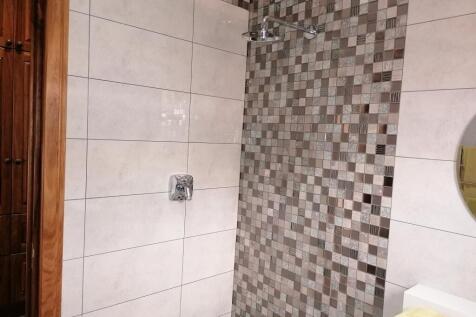 Bedrom 2 - En-suite Bathroom