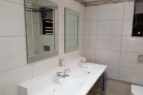 Bedroom 4 - En-suite Bathroom
