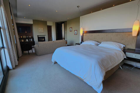 Ground Floor Main Bedroom