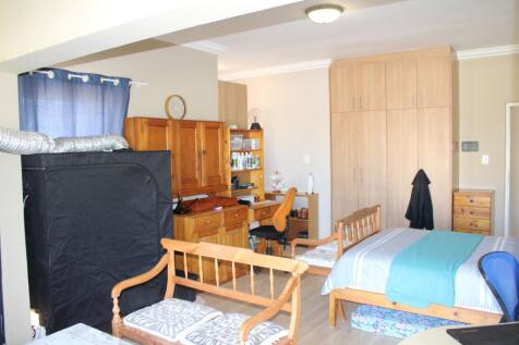 Flatlet - Bedroom 3 with en-suite