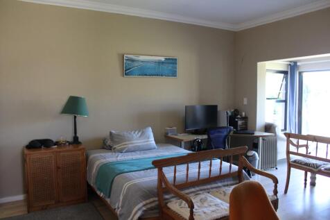 Flatlet - Bedroom 3 with en-suite