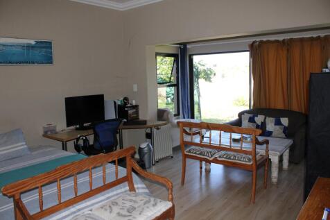 Flatlet - Bedroom 3 with en-suite