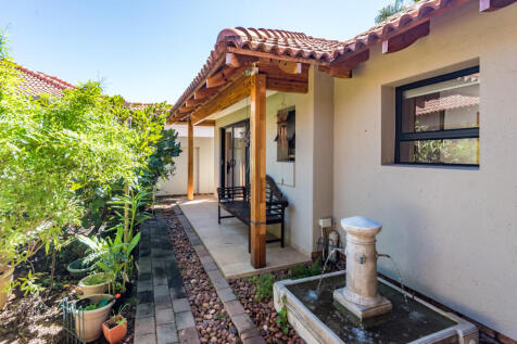 Courtyard Bedroom 4