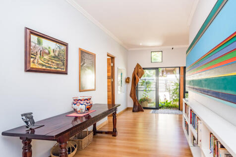 Passage to Bedrooms