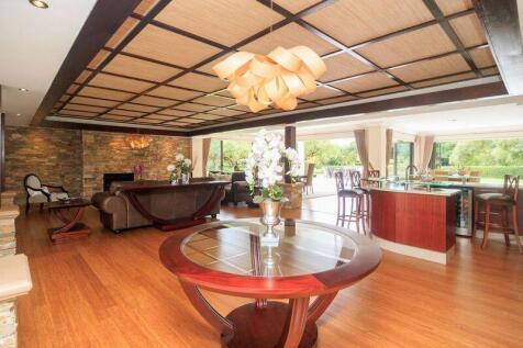 Open Plan  Entrance