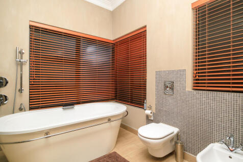 Master En-Suite Bathroom