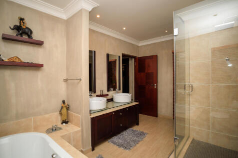 En-Suite Bathroom