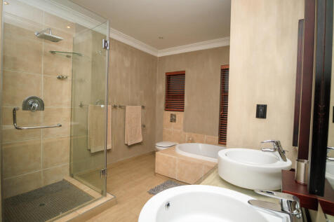 Shared En-Suite Bathroom