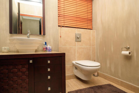 Shared En-Suite Bathroom