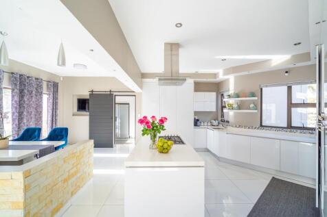 Kitchen/ Breakfast