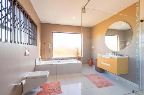 Ensuite Bathroom 1