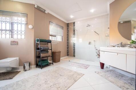 Main Ensuite