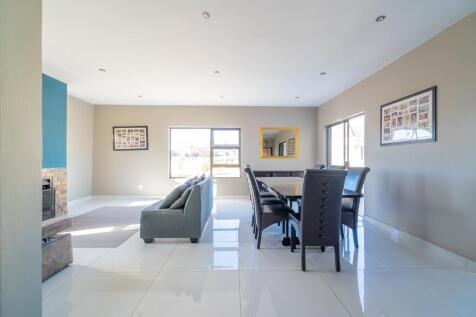Lounge/ Dining 2