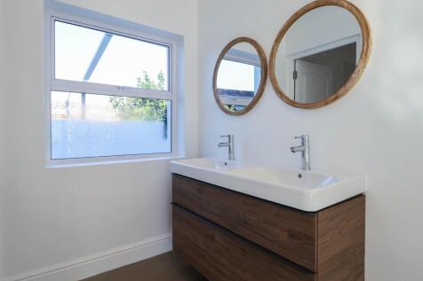 Bedroom 4 en-suite