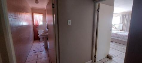 Guest Toilet - Flat