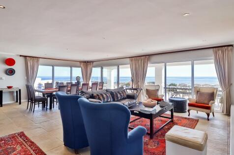 Dining - lounge area for guests