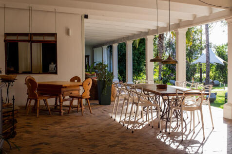 Al fresco dining