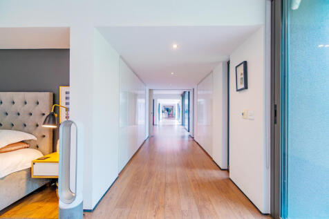 Hallway to Main Bed