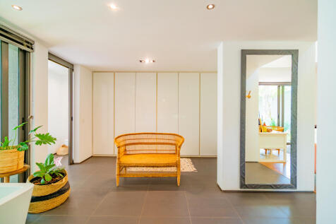 Main Bed - Closets 2