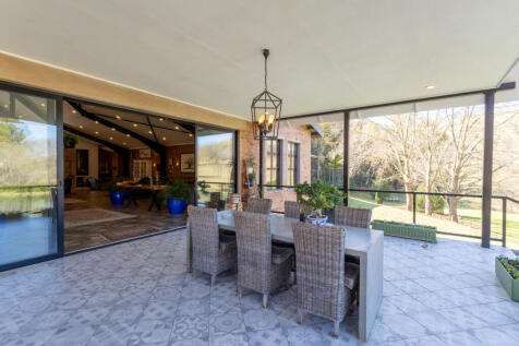 Alfresco Dining