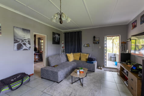 Cottage Open plain living area
