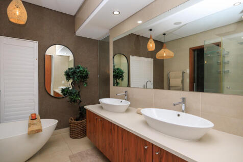 Master En-Suite