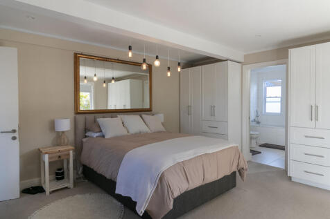 Main bedroom en-suite