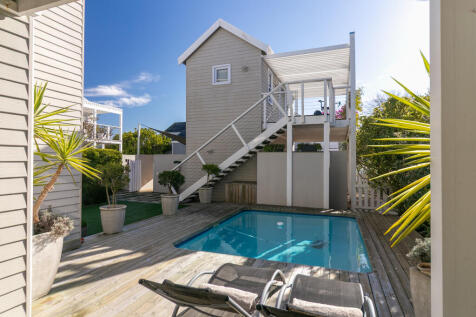 Secluded swimming pool