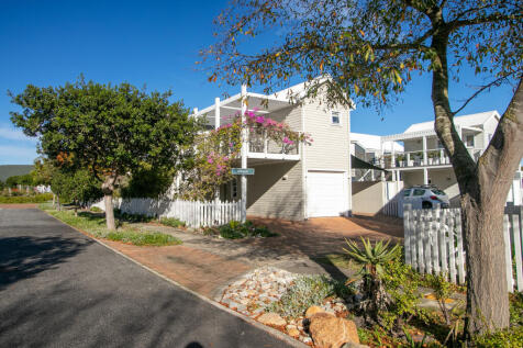 2 car ports with single garage