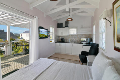 Flatlet with kitchenette