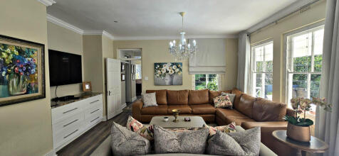 OPEN PLAN TV ROOM