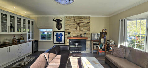 FORMAL LOUNGE WITH BUILT IN BRAAI
