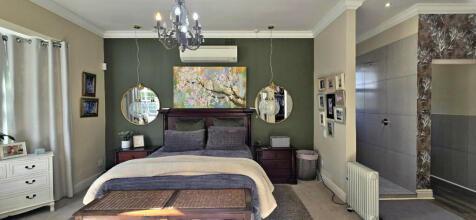 MAIN BEDROOM
