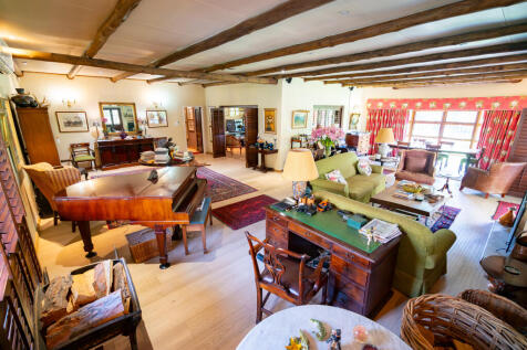 Lounge/Dining