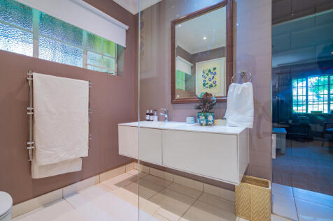 Ensuite Bathroom 1
