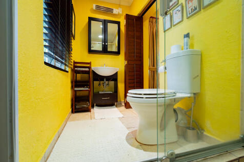 Ensuite Bathroom 2