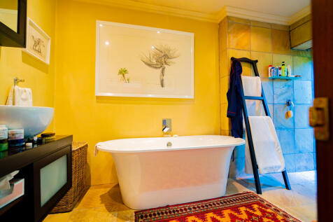 Ensuite Bathroom 3